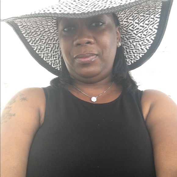 EUC Floppy Brim Hat - Picture 3 of 8